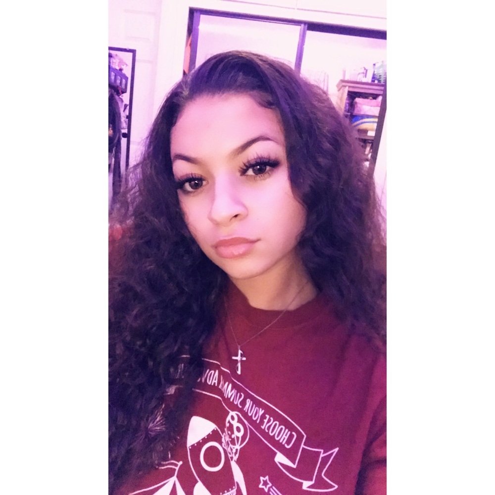 Meet your Posher, Raquel